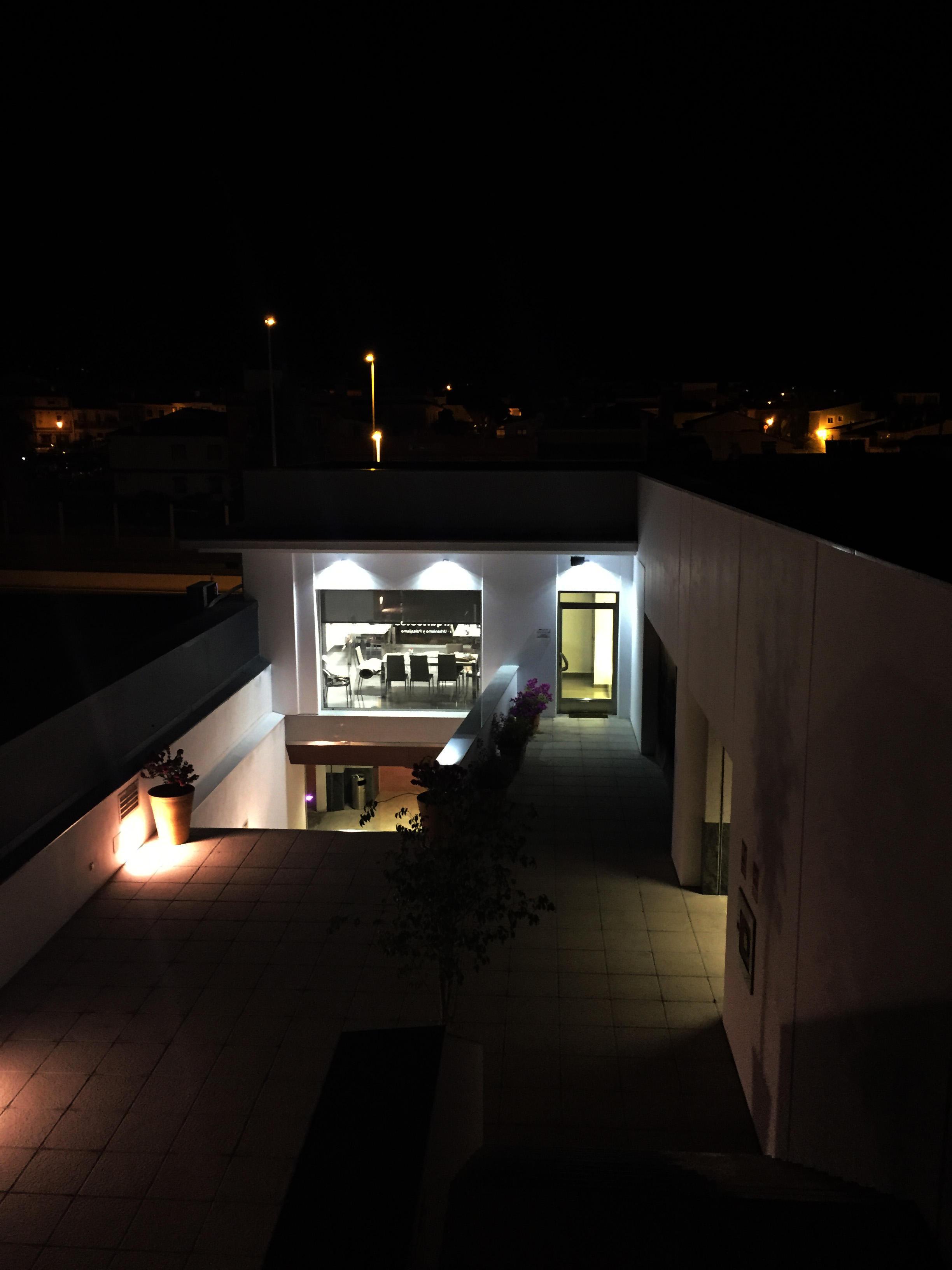 IMAGEN NOCTURNA ESTUDIO RV-ARQUITECTOS2